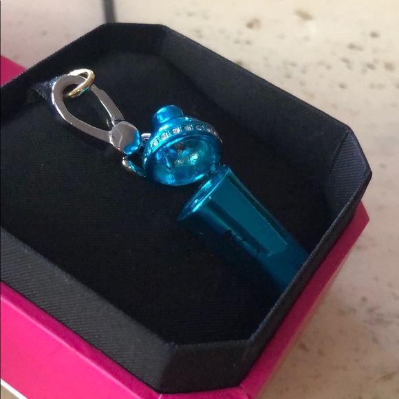 Set of 2 Juicy Couture Bag charms champagne/shaker - Picture 4 of 7